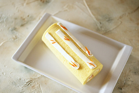 オレンジチーズロールケーキ